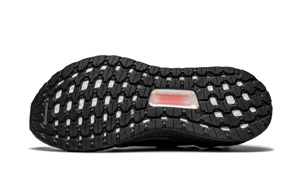ULTRABOOST 20 WMNS "Triple Black" FU8498